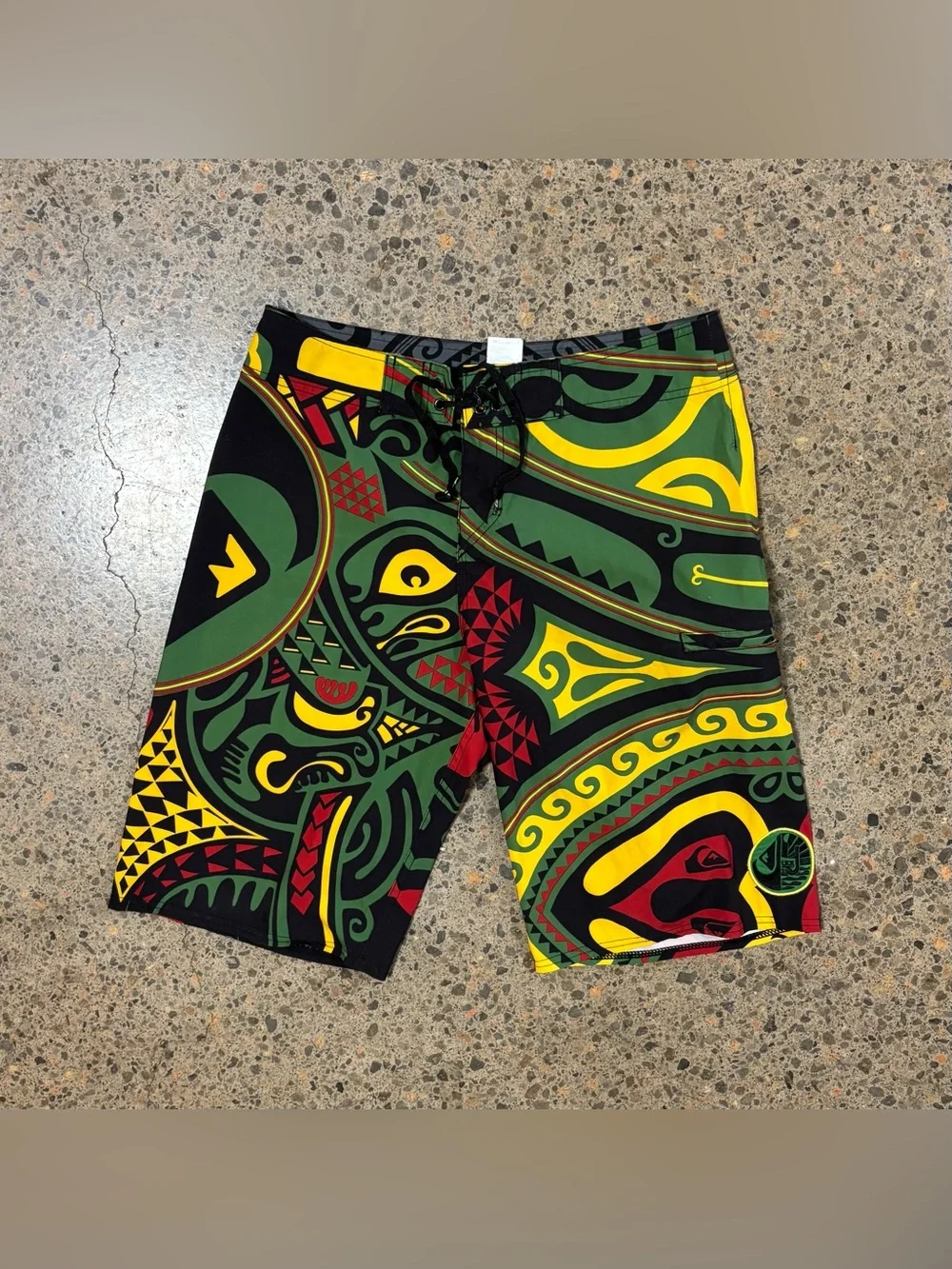 Quiksilver Hawaiian/African Swim Trunks Shorts (Waist 32) Green, Yellow, Red